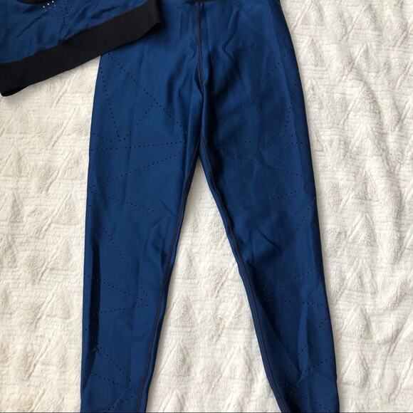 Ultracor Blue Pixelate Bra & Leggings Workout Set - Picture 2 of 9